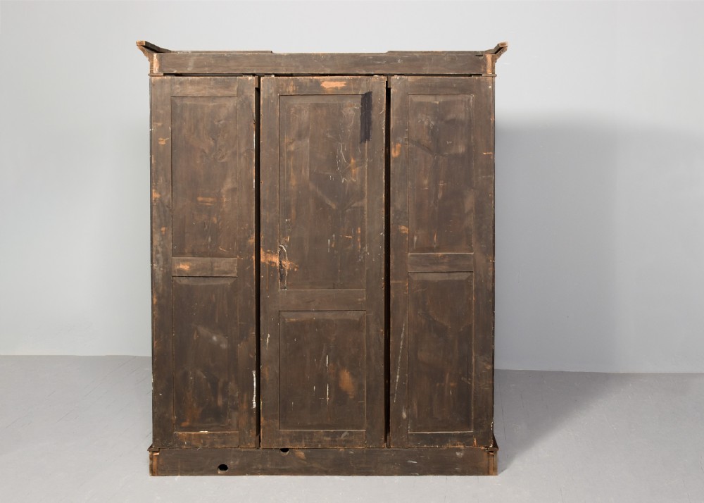 A mid-Victorian burr walnut breakfront open bookcase featuring three bays with adjustable shelves and a moulded cornice. View VIII