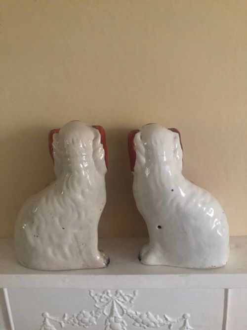 A FINE NINETEENTH CENTURY PAIR OF STAFFORDSHIRE SPANIELS - ADDITIONAL PHOTO 2