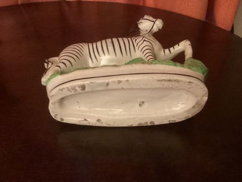 NINETEENTH CENTURY STAFFORDSHIRE POTTERY FIGURE OF A ZEBRA - ADDITIONAL PHOTO 4
