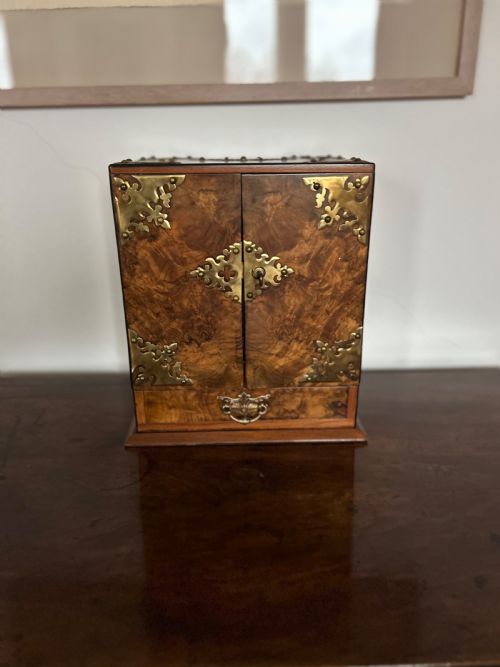 NINETEENTH CENTURY WALNUT CIGAR HUMIDOR - ADDITIONAL PHOTO 5