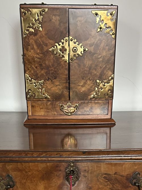 NINETEENTH CENTURY WALNUT CIGAR HUMIDOR - ADDITIONAL PHOTO 6