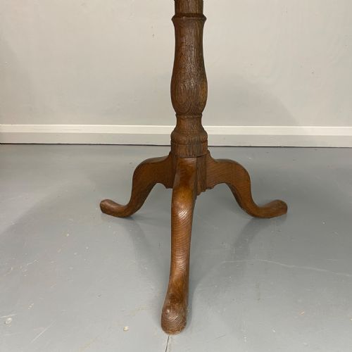 GEORGIAN ROUND OAK SIDE LAMP TABLE - ADDITIONAL PHOTO 3