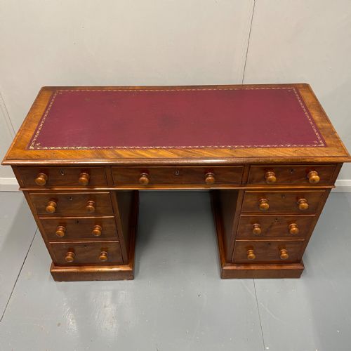 VICTORIAN KNEEHOLE PEDESTAL DESK WITH LEATHER TOP - ADDITIONAL PHOTO 5