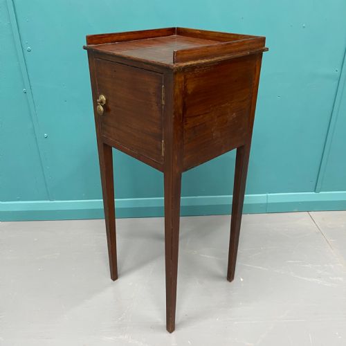 REGENCY CABINET ON SQUARE TAPERED LEGS - ADDITIONAL PHOTO 1