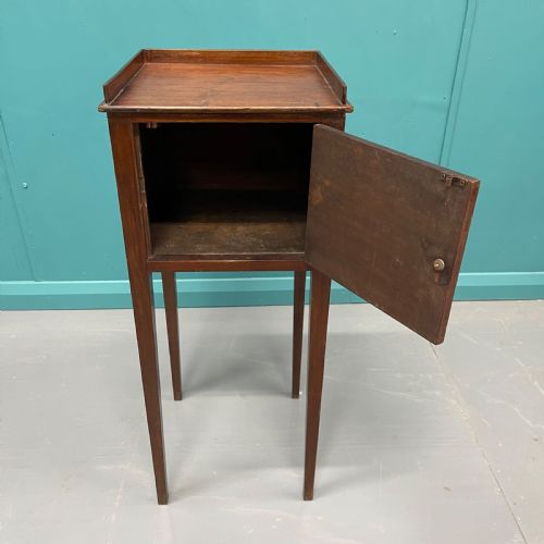 REGENCY CABINET ON SQUARE TAPERED LEGS - ADDITIONAL PHOTO 2