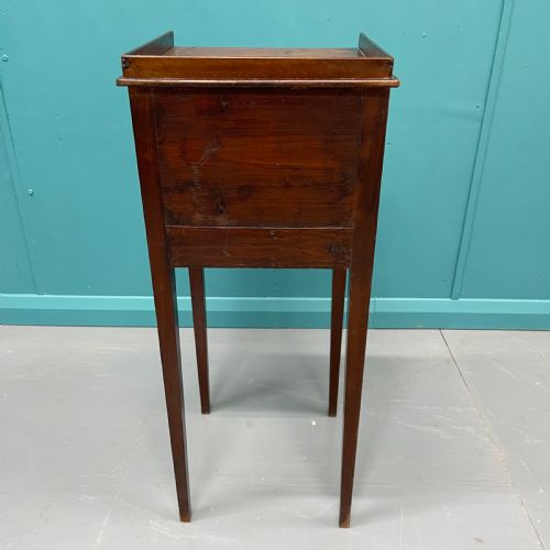 REGENCY CABINET ON SQUARE TAPERED LEGS - ADDITIONAL PHOTO 3
