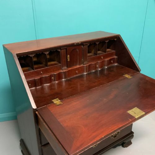 GEORGE II MAHOGANY BUREAU - ADDITIONAL PHOTO 1