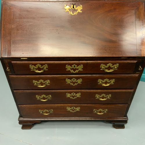 GEORGE II MAHOGANY BUREAU - ADDITIONAL PHOTO 6