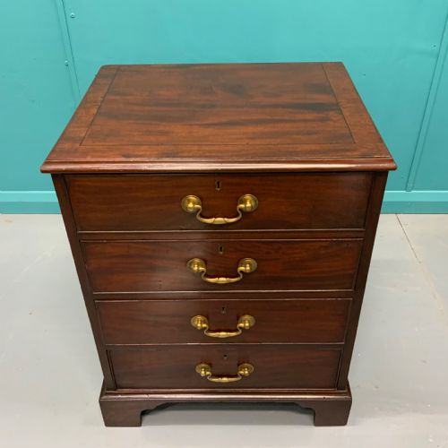 SMALL GEORGIAN FOUR DRAWER CHEST - ADDITIONAL PHOTO 3
