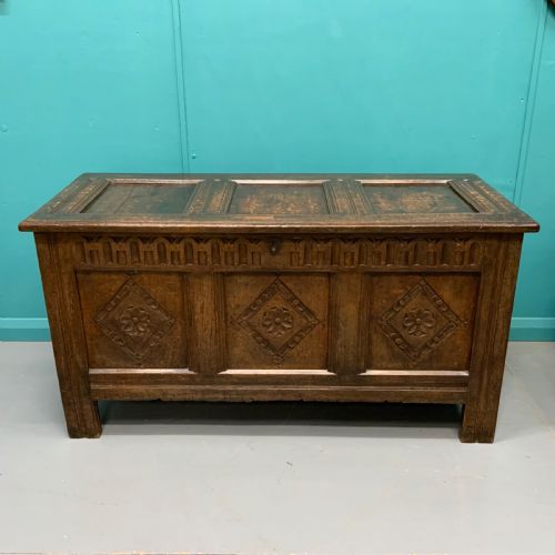 18TH CENTURY OAK PANELLED COFFER - ADDITIONAL PHOTO 1