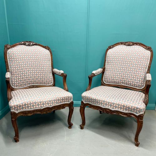 NEWLY UPHOLSTERED VERY NEAR PAIR OF FRENCH ARMCHAIRS - ADDITIONAL PHOTO 1