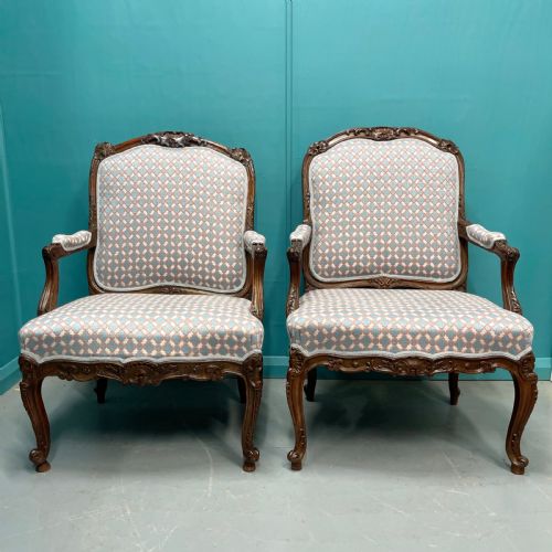 NEWLY UPHOLSTERED VERY NEAR PAIR OF FRENCH ARMCHAIRS - ADDITIONAL PHOTO 3