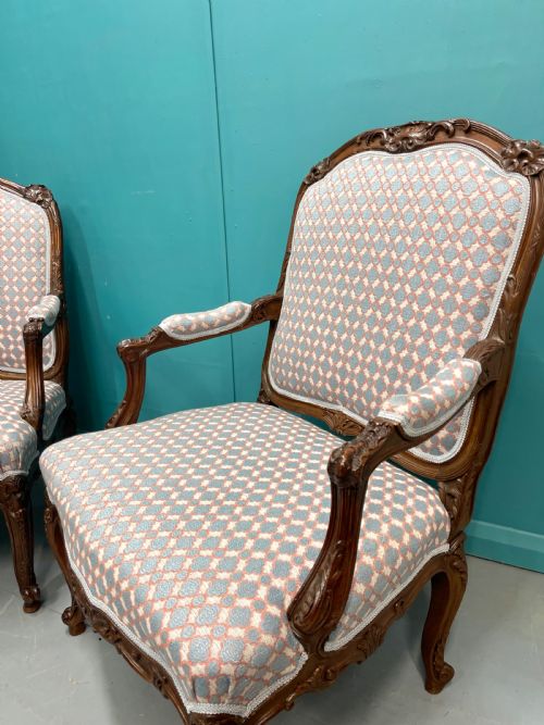 NEWLY UPHOLSTERED VERY NEAR PAIR OF FRENCH ARMCHAIRS - ADDITIONAL PHOTO 6