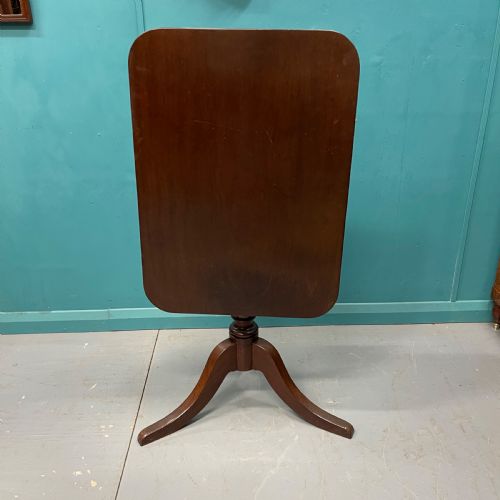 REGENCY MAHOGANY TILT TOP SIDE TABLE