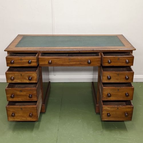 VICTORIAN MAHOGANY KNEEHOLE PEDESTAL DESK - ADDITIONAL PHOTO 2