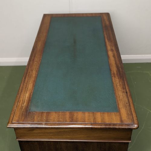 VICTORIAN MAHOGANY KNEEHOLE PEDESTAL DESK - ADDITIONAL PHOTO 5