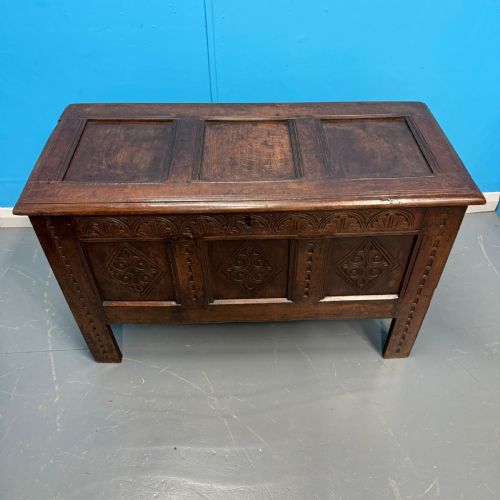 18TH CENTURY OAK PANELLED COFFER - ADDITIONAL PHOTO 2