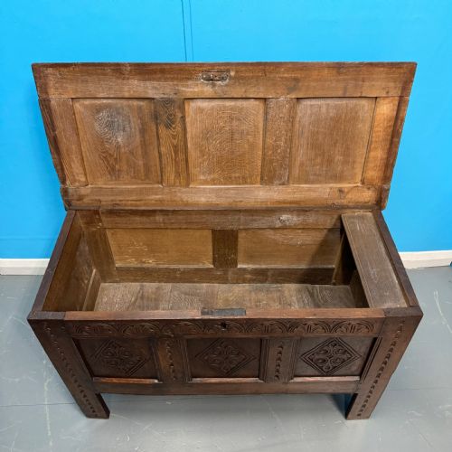 18TH CENTURY OAK PANELLED COFFER - ADDITIONAL PHOTO 4