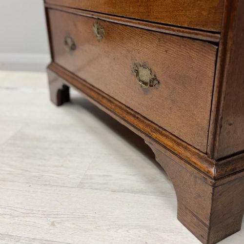 18TH CENTURY OAK CHEST OF DRAWERS - ADDITIONAL PHOTO 3
