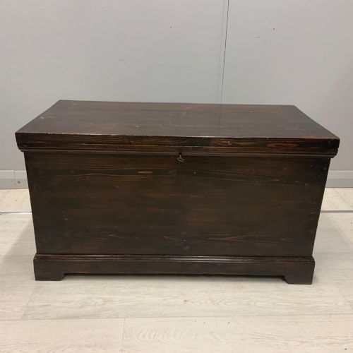 victorian pine blanket box with working lock key - CATEGORY: ANTIQUE CHESTS - DATED 19TH CENTURY