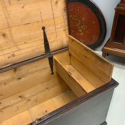 VICTORIAN PINE BLANKET BOX WITH WORKING LOCK KEY - ADDITIONAL PHOTO 5