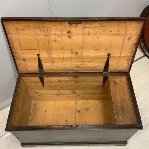 VICTORIAN PINE BLANKET BOX WITH WORKING LOCK KEY - ADDITIONAL PHOTO 6
