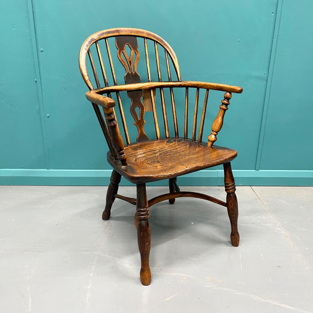 19th century ash and elm Windsor chair with crinoline