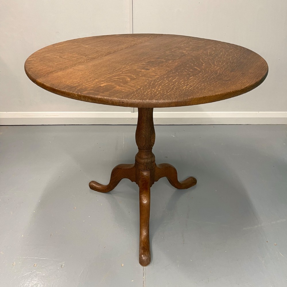 Georgian round oak side lamp table