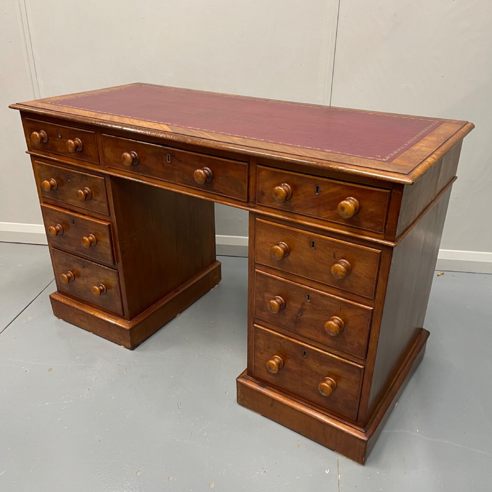Victorian kneehole pedestal desk with leather top
