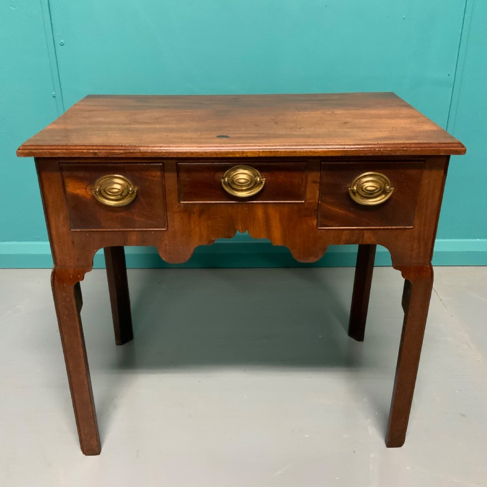 Georgian mahogany “lowboy” side lamp table