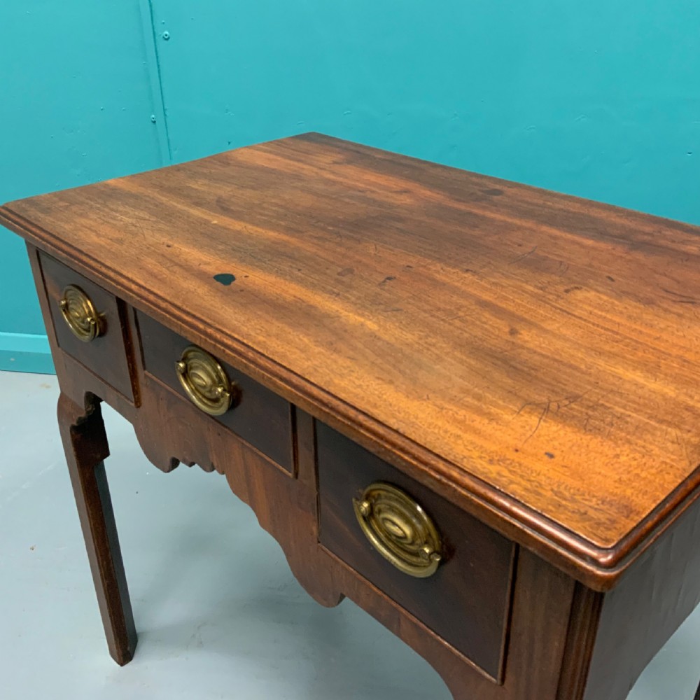 Georgian mahogany “lowboy” side lamp table View IV