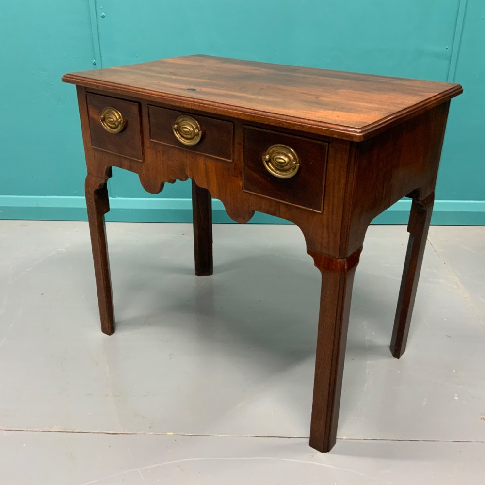Georgian mahogany “lowboy” side lamp table View V