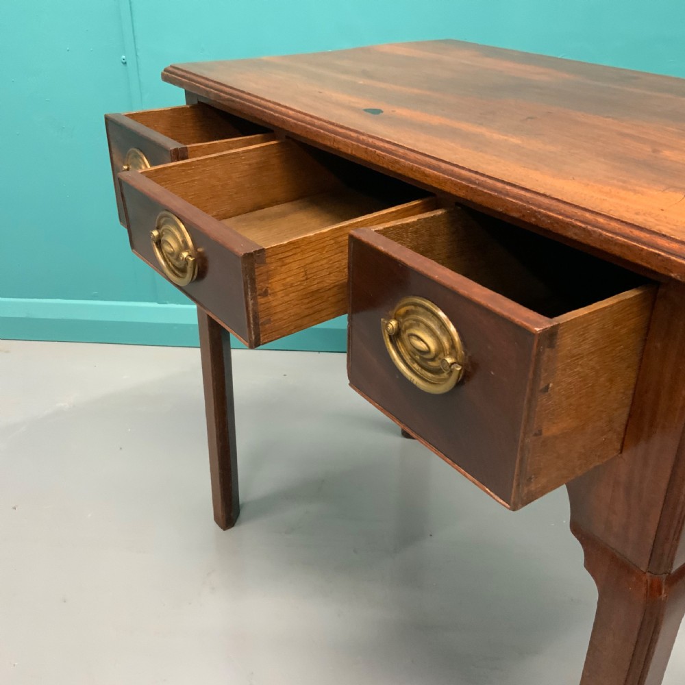 Georgian mahogany “lowboy” side lamp table View VI
