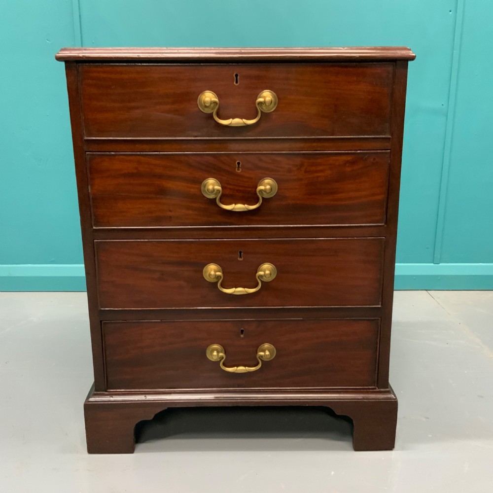 Small Georgian four drawer chest  View III
