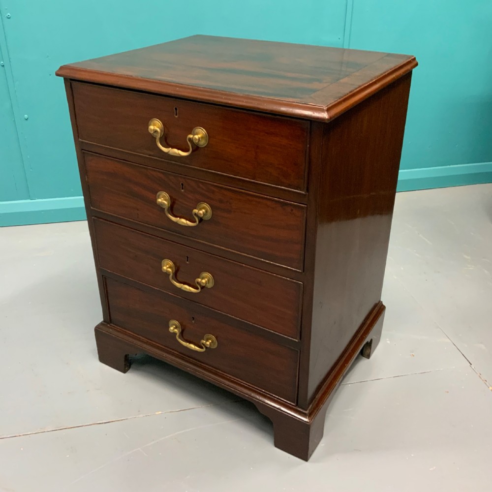 Small Georgian four drawer chest  View V