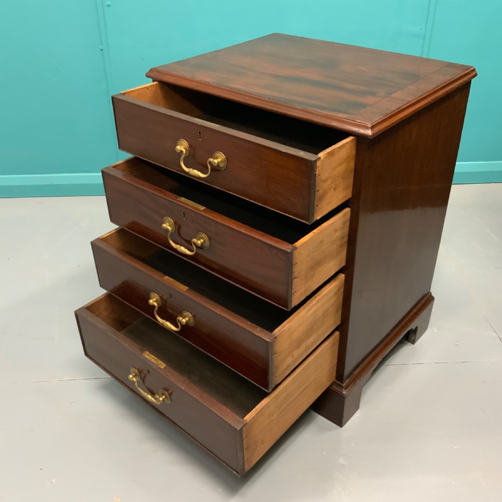 Small Georgian four drawer chest  View VI