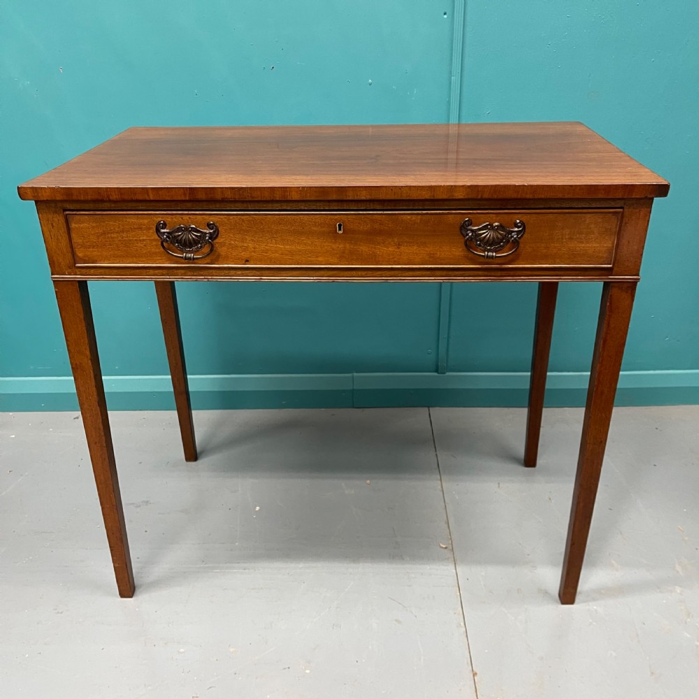 Georgian tapered leg dressing table