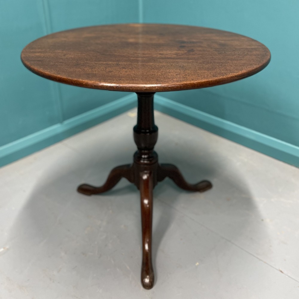 Georgian round mahogany tilt top side table