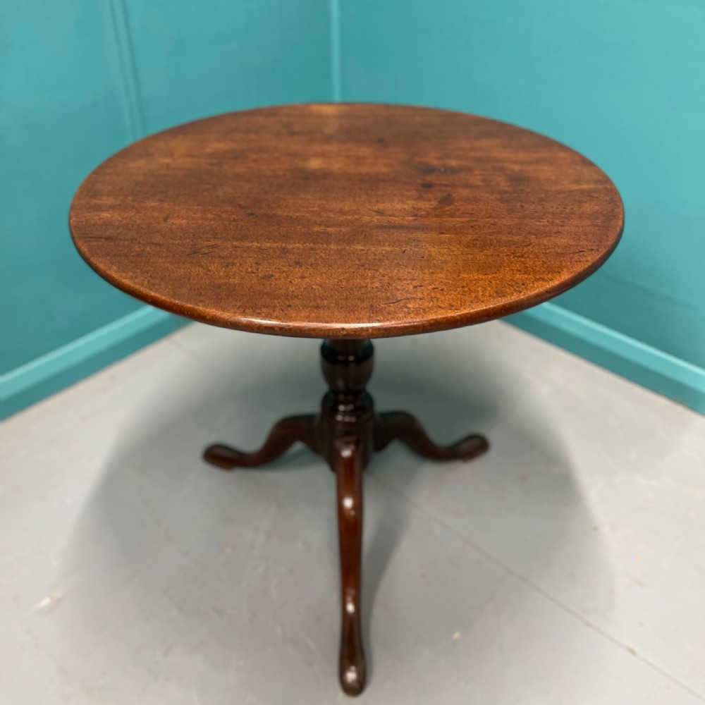 Georgian round mahogany tilt top side table View II