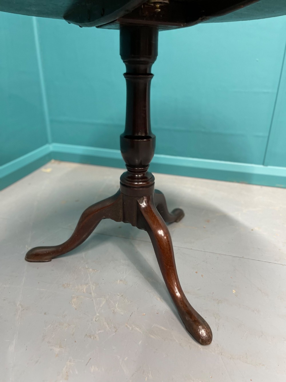 Georgian round mahogany tilt top side table View V