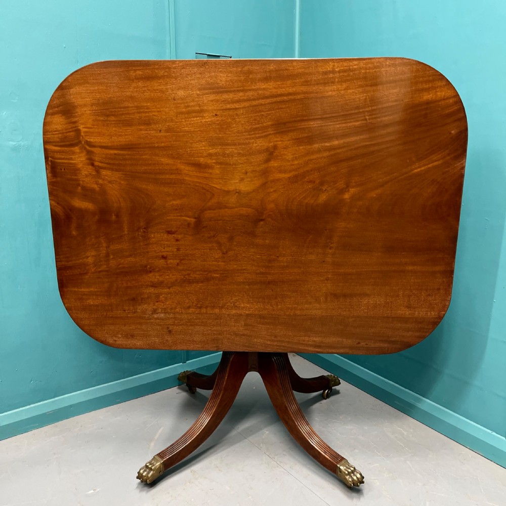 Georgian mahogany tilt top centre table