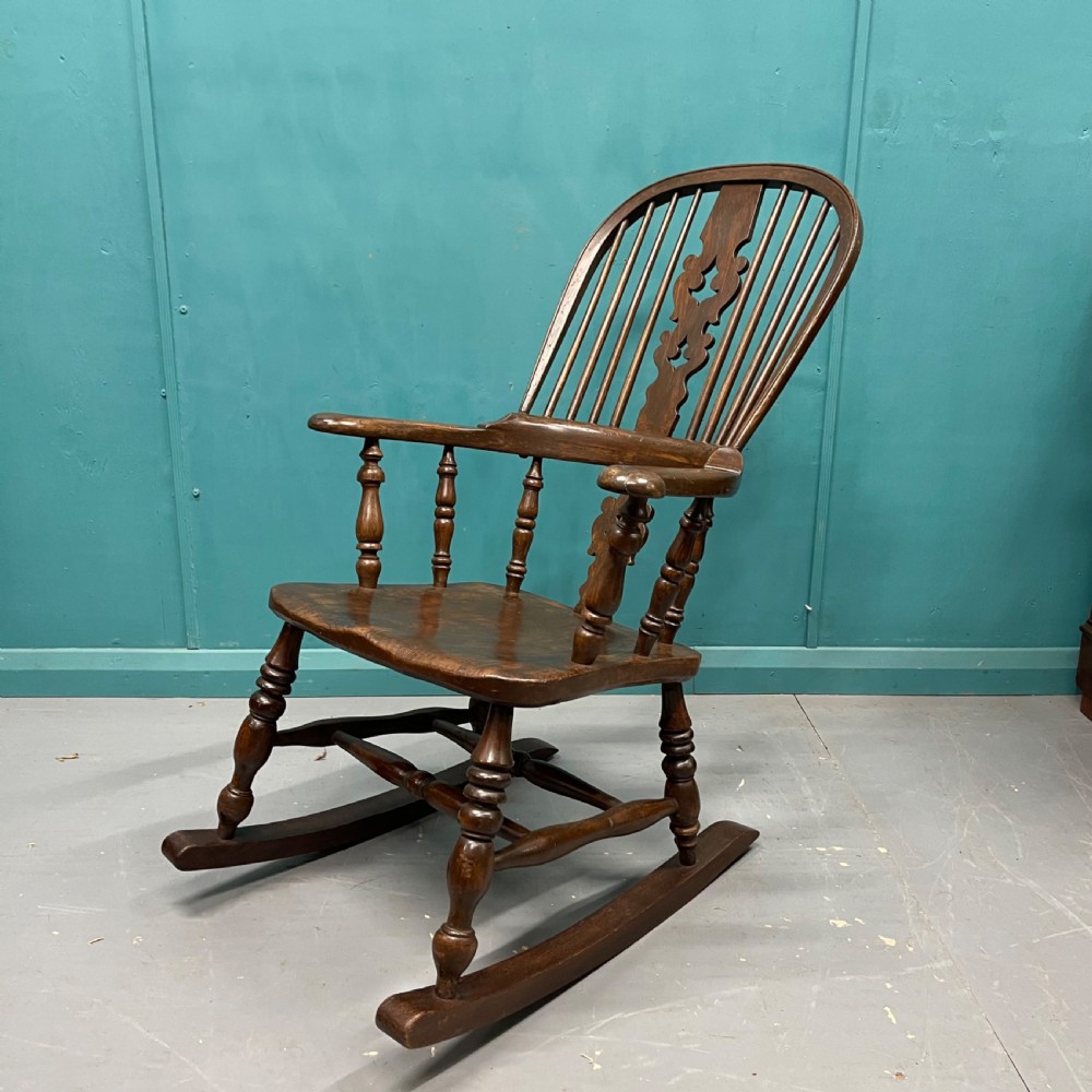 19th century ash and elm Rocking chair View II