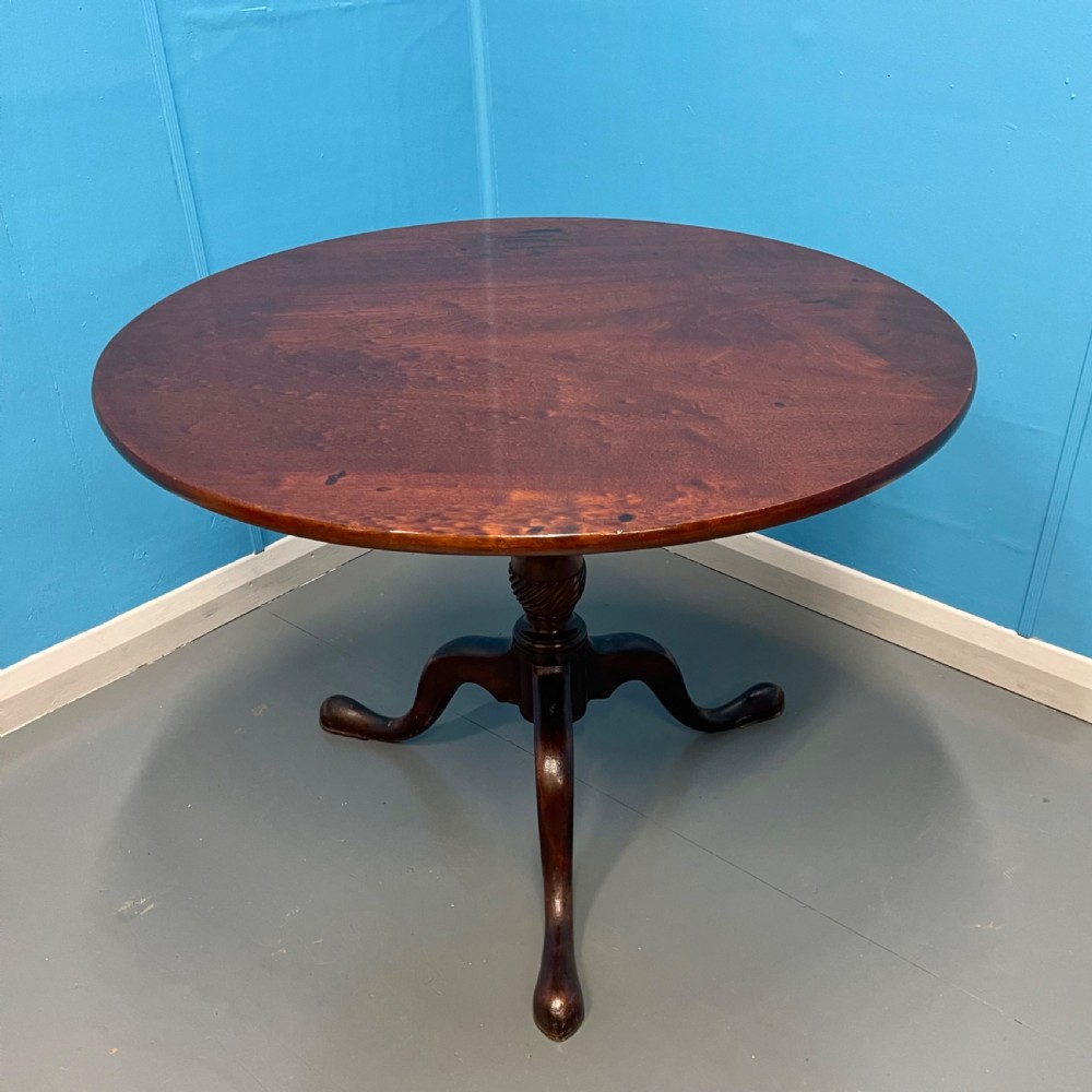 Large round 18th century Georgian mahogany pedestal tilt top table View III