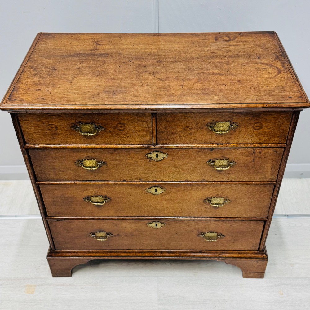 18th century oak chest of drawers  View II