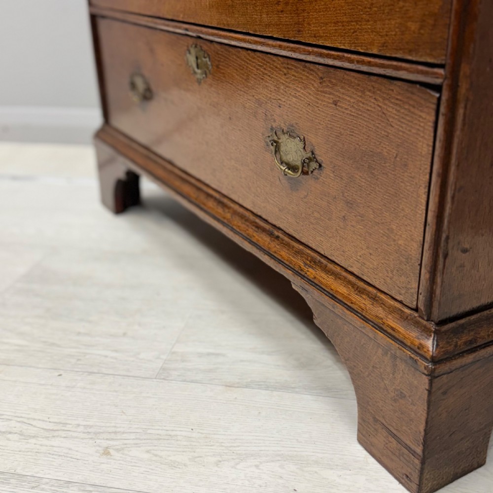 18th century oak chest of drawers  View IV
