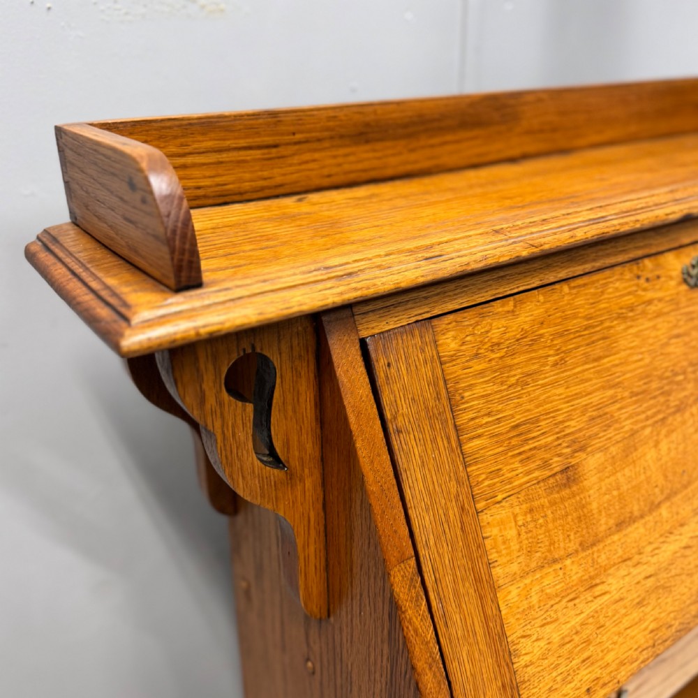 Arts & Crafts bureau bookcase in oak View IV