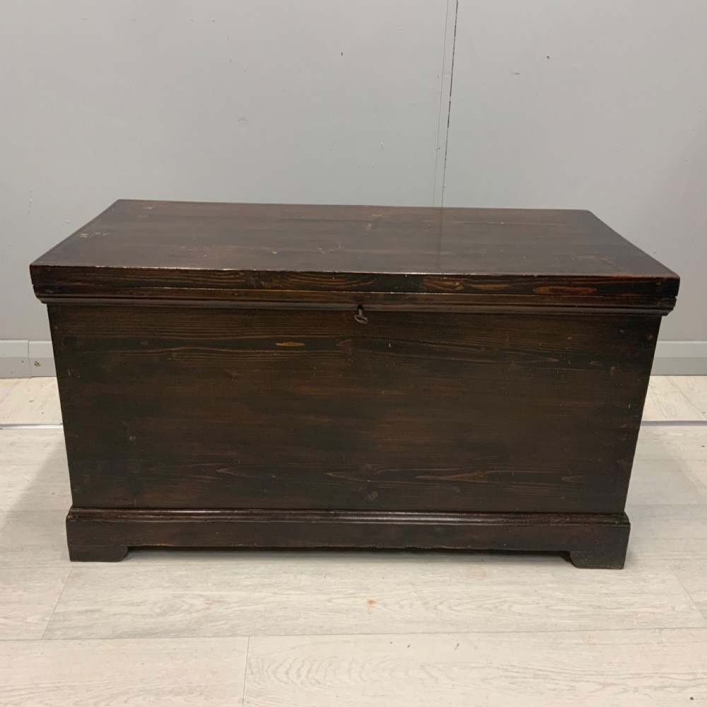 Victorian pine blanket box with working lock & key