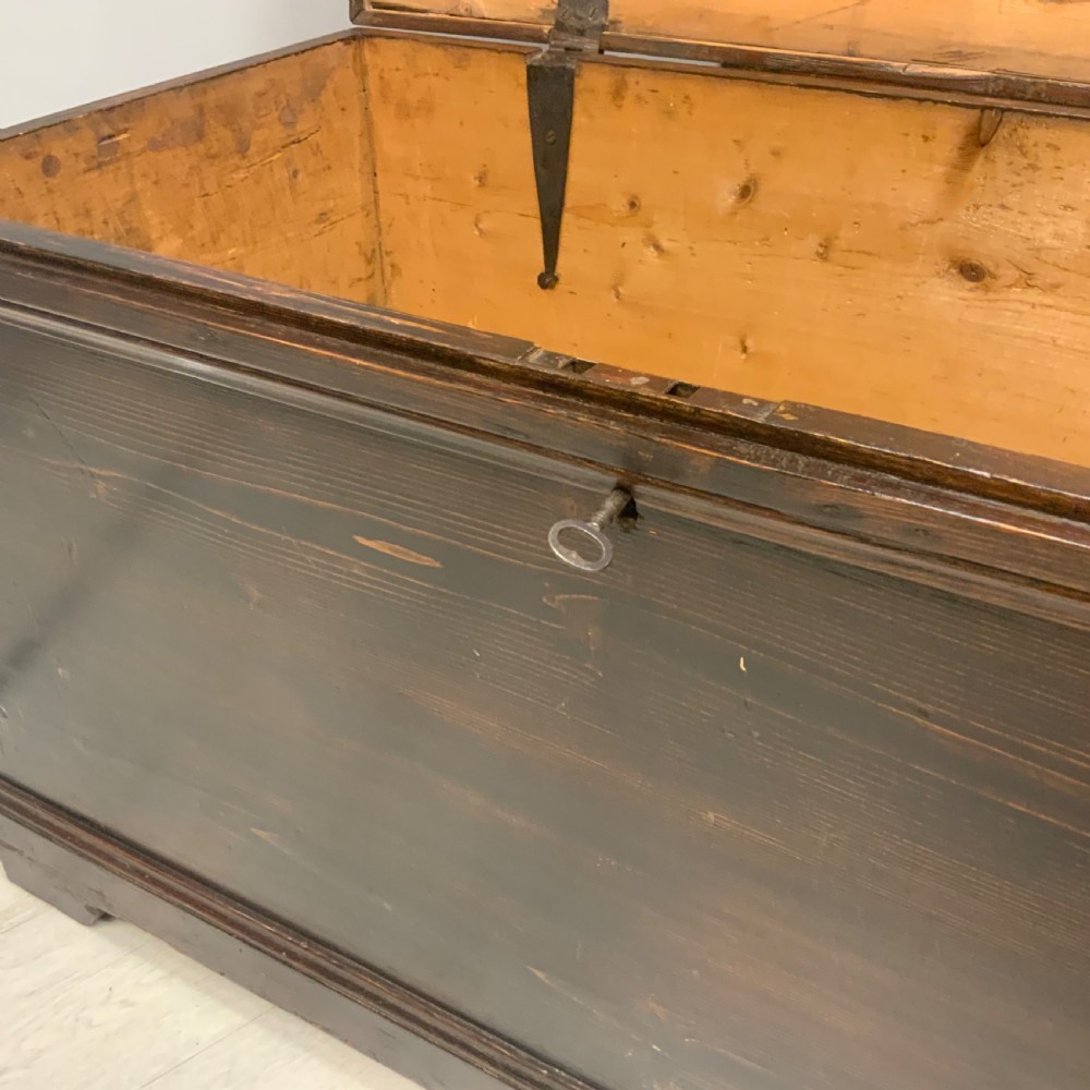Victorian pine blanket box with working lock & key View II