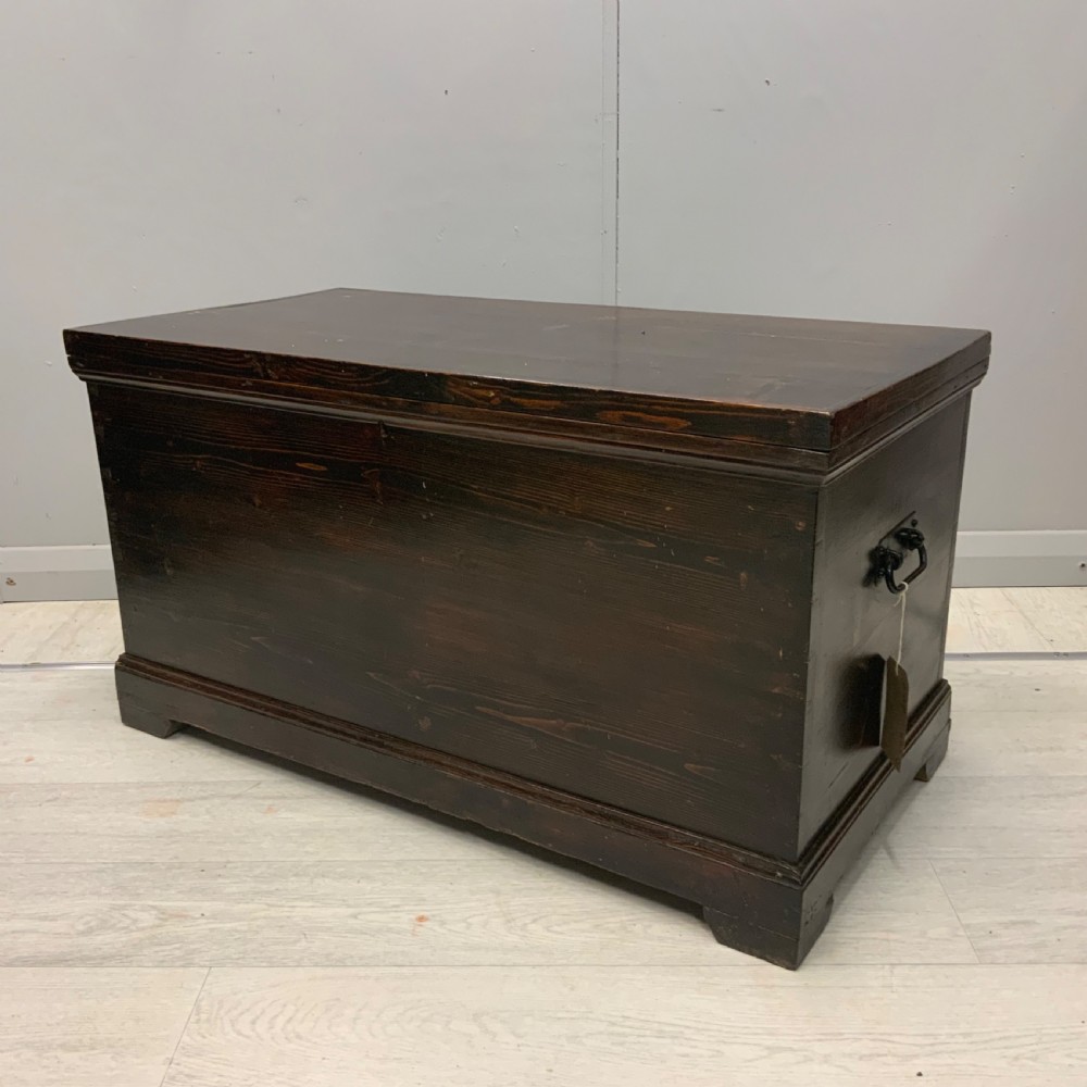 Victorian pine blanket box with working lock & key View III