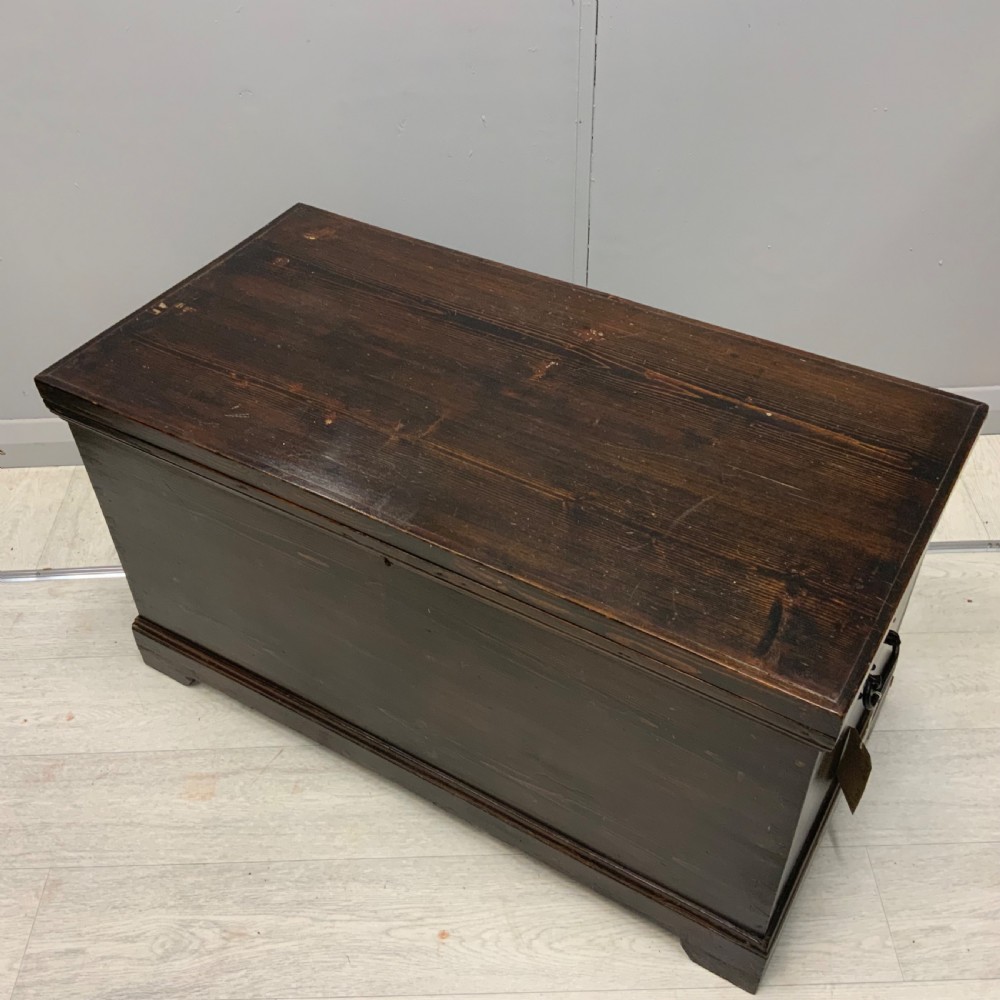 Victorian pine blanket box with working lock & key View IV